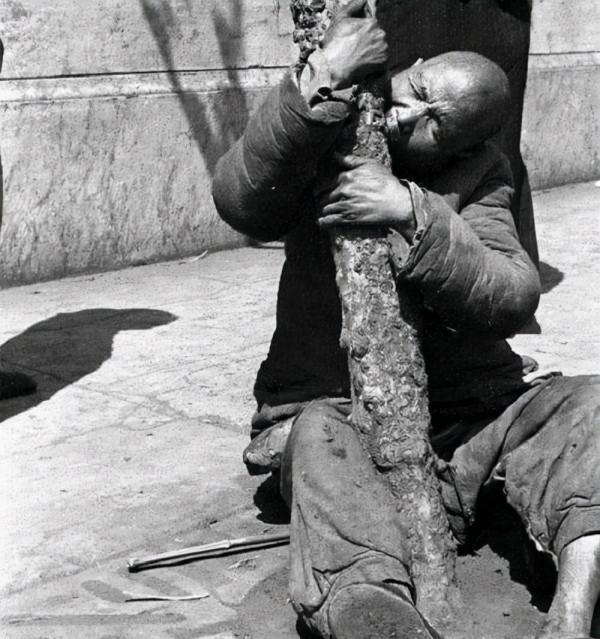 古代鬧饑荒時，為何百姓放著河裡的魚蝦不抓，反而吃草根啃樹皮？