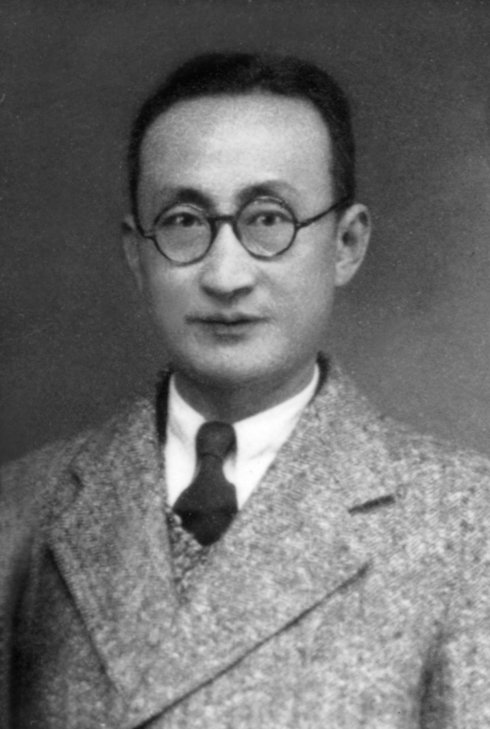 1934年，一女學生放棄明星夢，最終成了潛伏在蔣介石身邊的聽風者