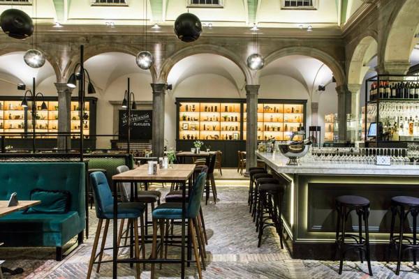 建築改造之荷蘭老市場變餐廳