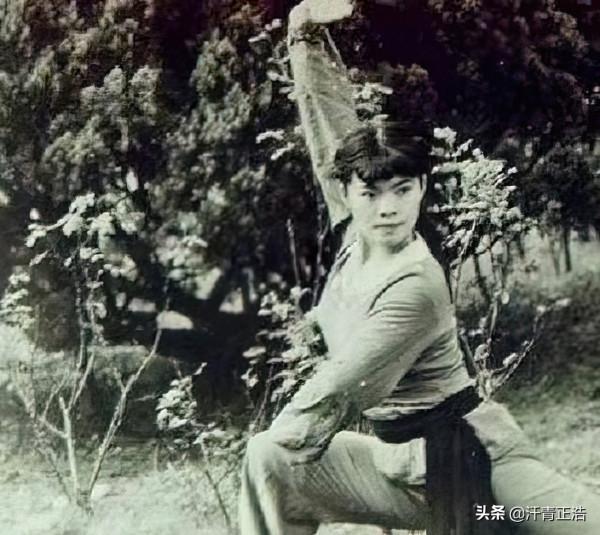 70年代女飛賊，拜老僧為師，輕功了得，24歲走上一條不歸路