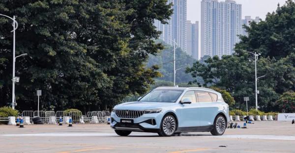 理想ONE最針鋒相對的新車，配空氣懸架和四缸增程器