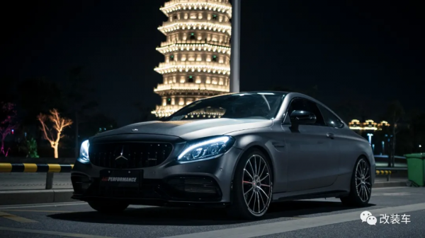 趕在過年前換賓士C Coupe，加班加點割完寬體快樂過新年