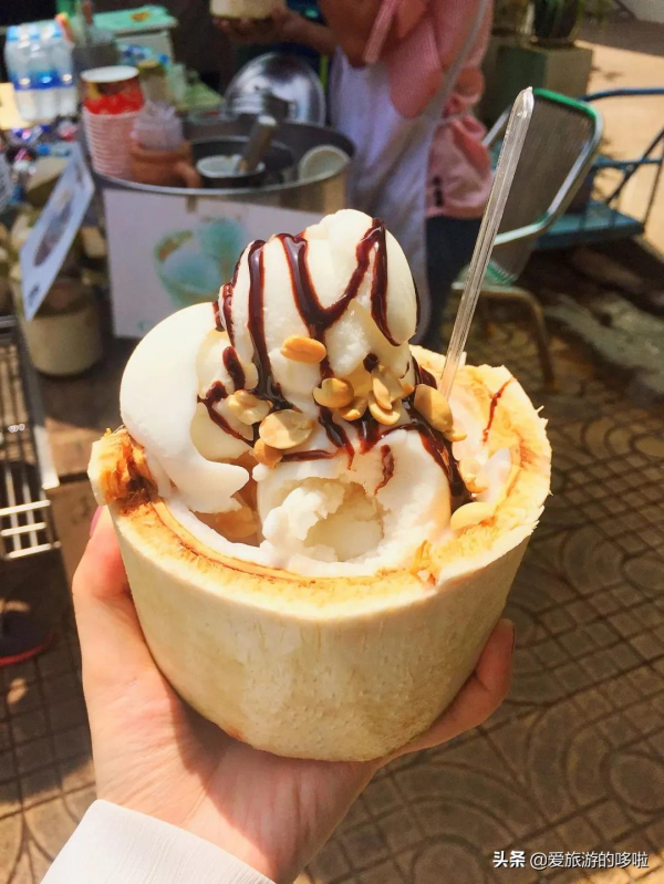 椰奶烤肉串、打拋豬肉飯、香蘭醬吐司…路邊攤才是泰國的精髓