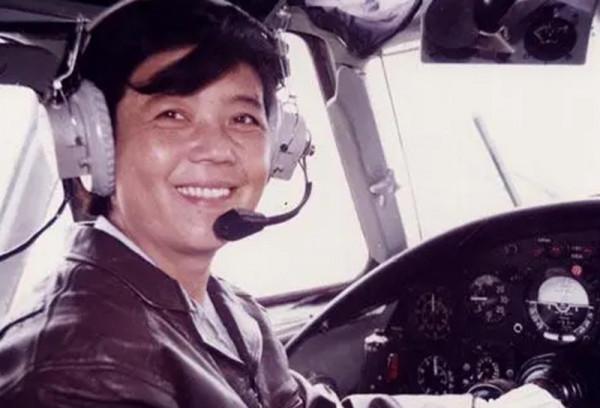 解放軍第一位女飛行員將軍，17歲入伍，24歲當機長，55歲授少將