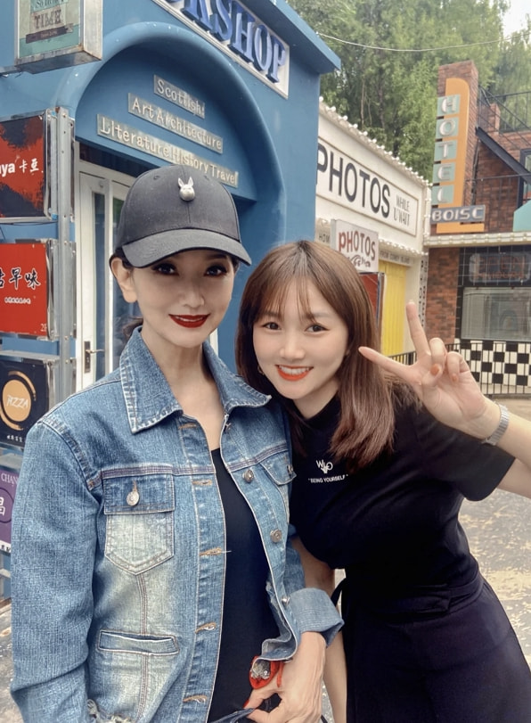 71歲黃梅瑩穿T恤碎花褲,看到了真實老人的打扮,比趙雅芝優雅 71歲黃梅瑩穿T恤碎花褲,看到了真實老人的打扮,比趙雅芝優雅