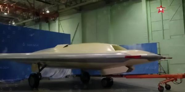 彎道趕超中美？俄軍推出重型無人攻擊機，載彈量可達8噸