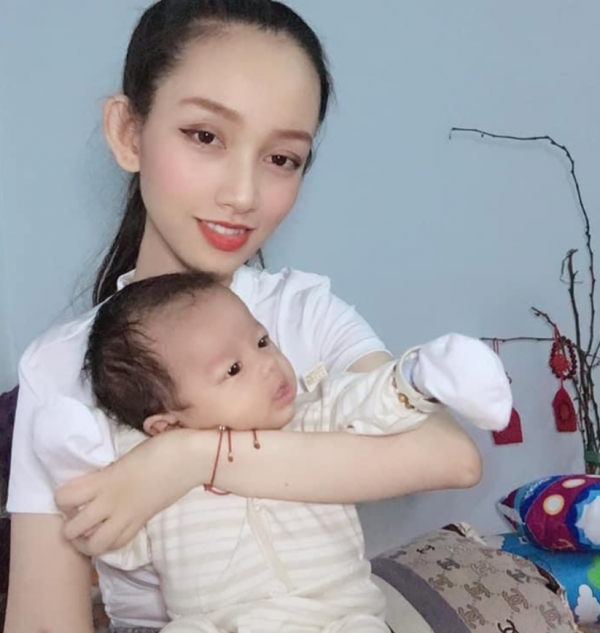 越南女孩分手後四個月發現懷孕,一人生下孩子後用雙腳照顧 越南女孩分手後四個月發現懷孕,一人生下孩子後用雙腳照顧