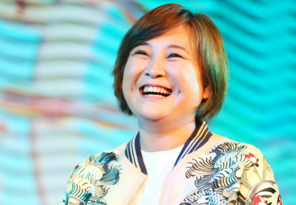 票房54億的導演賈玲：從小追星劉德華，偶像說你可以演我夫人