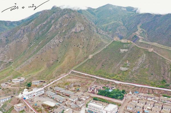 西藏昌都的小眾古鎮，還有一段古長城，知名度卻不高，遊客還不多