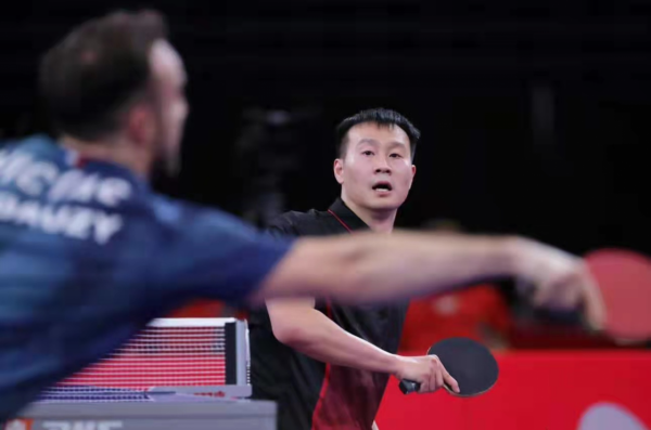 削球手豪奪2連勝！華裔名將3：0擊敗對手，王曼昱搭檔0：3完敗