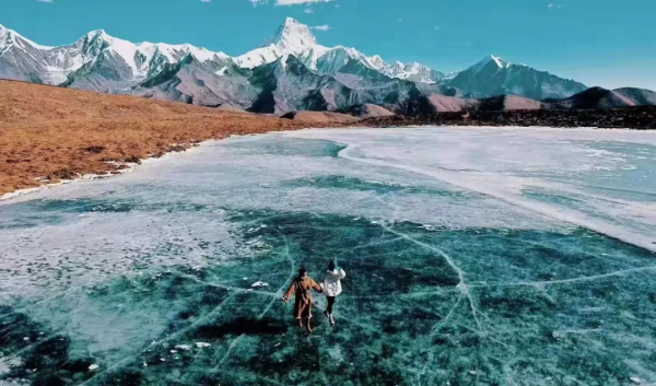 「冷嘎措+魚子西」朝聖蜀山之王貢嘎，藍冰奇遇，小而精的旅行