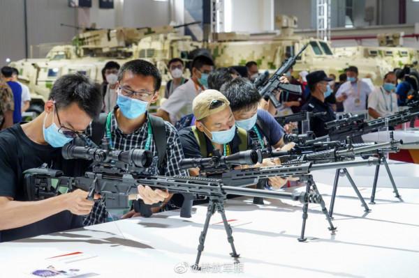 必打卡地！據槍就是這麼帥