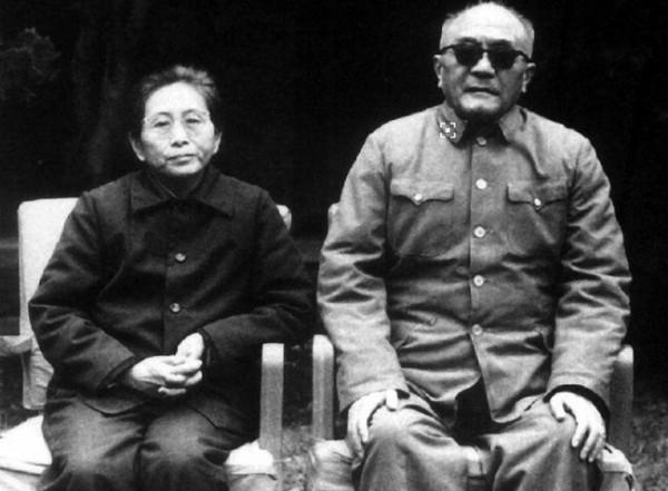 黃克誠晚年反對修改對毛主席的稱謂：感情上過不去，還是毛主席好