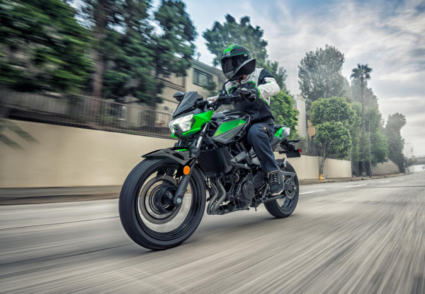 今年五十多歲了看好川崎400，偶爾會摩旅，跑車和街車誰更適合？