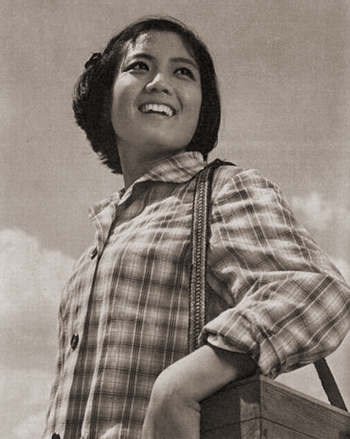 21歲紅遍全國，退圈賣薯片成人生贏家，孔雀公主李秀明的傳奇人生