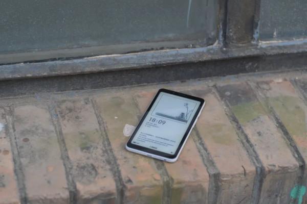 快2022年了，你怎麼還在用黑白屏手機？