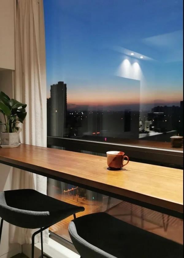 走進她家，才知道什麼叫簡約大氣，光一個餐廳就把我迷住，曬曬