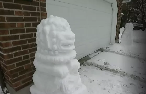 加拿大人玩個雪這麼&quot;卷&quot;了 2米關公雪中持刀 後院造百米雪道