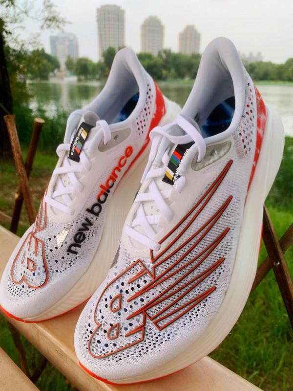 NB頂級競速跑鞋中的顏值天花板 RC Elite v2