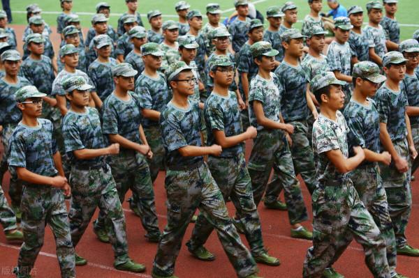 轉發的，儀仗女兵