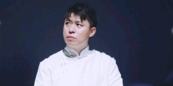 曹雲金有膽大鬧生日宴，卻沒膽惹李鶴東，這人究竟是什麼來頭呢？