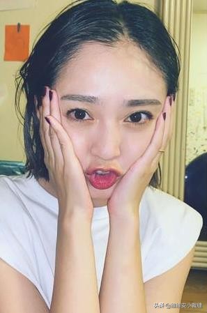 40歲憑最強童顏登上熱搜，雪膚美肌離不開她堅持塗芝麻油的小秘訣