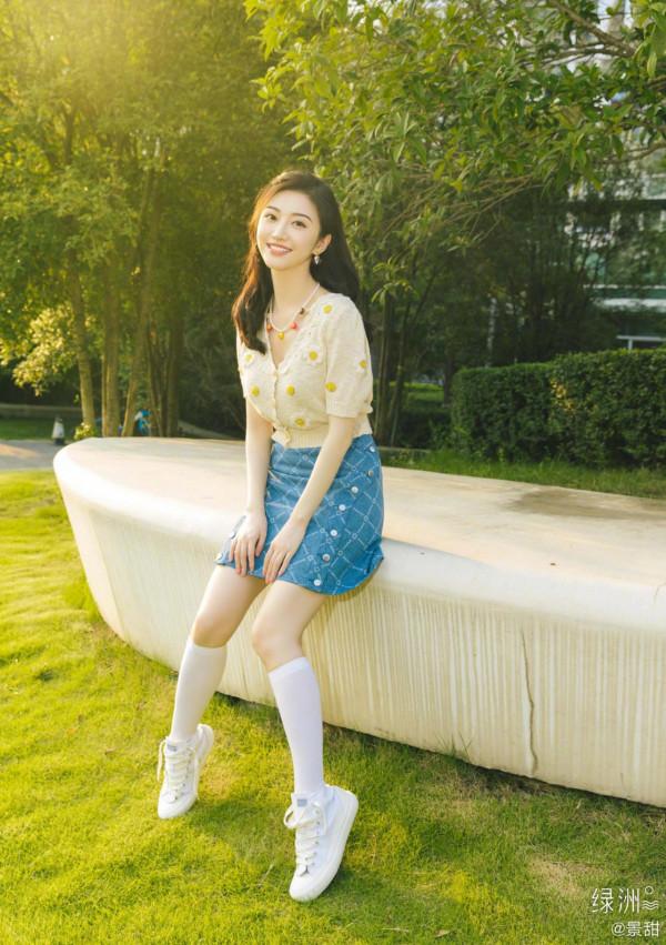 明星穿什麼——冬日必備單品小腿襪 明星穿什麼——冬日必備單品小腿襪