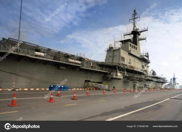 &OpenCurlyDoubleQuote;差克里&CenterDot;納呂貝特&rdquo;號航空母艦圖集（70圖）