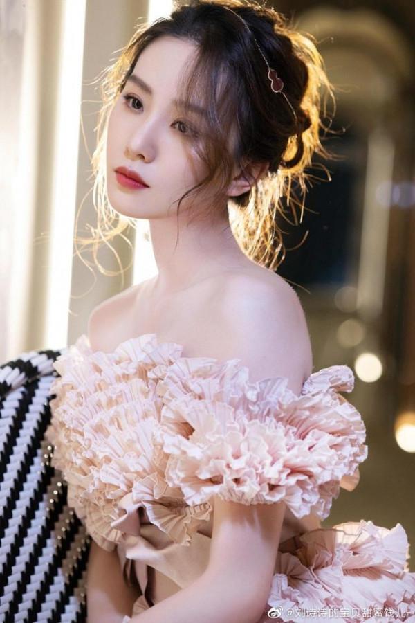 劉詩詩的這組照片真的絕了！仿若畫中來