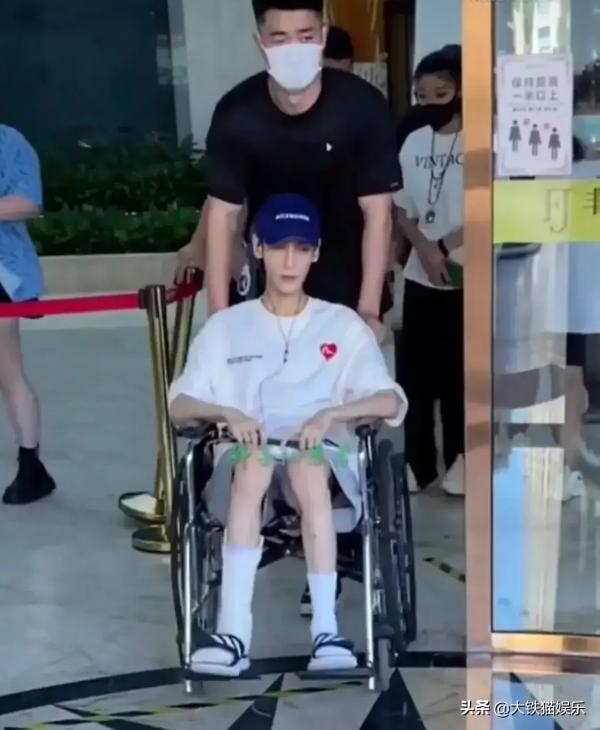 瘦成“紙片人”的5位明星，各有各的辛酸，混娛樂圈怎麼那麼難