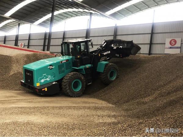 “有勁兒又巴適！”山推純電裝載機順利交付四川使用者