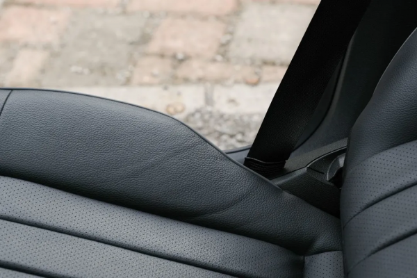 賓士 E260L:C級的價格、E級的品質、“S”級的前任 賓士 E260L:C級的價格、E級的品質、“S”級的前任