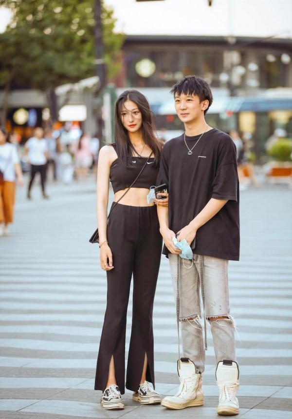 看街拍 學穿搭：12組情侶逛街穿搭示範 你也可以這樣潮