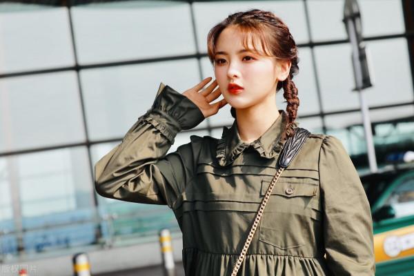 楊超越從草根逆襲成功，幕後真正的推手