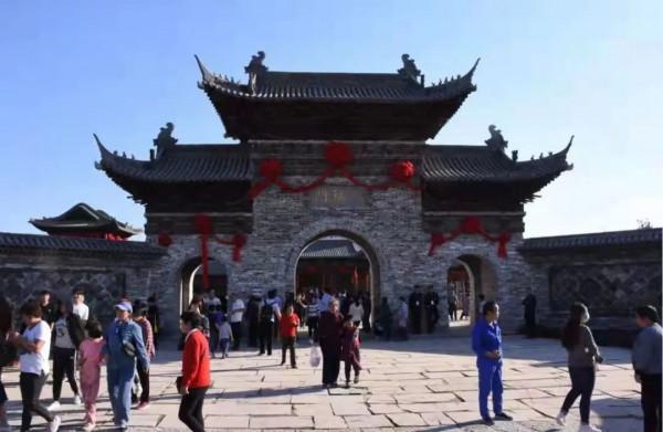 建業足球小鎮的15億，是如何被全部沖毀的？