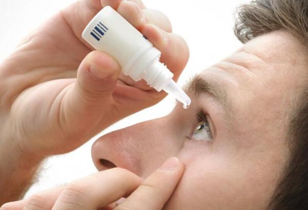 眼睛護理很重要,不要在光線暗的地方看書 眼睛護理很重要,不要在光線暗的地方看書