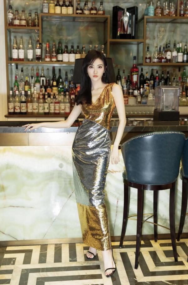 景甜金屬感拼接長裙 景甜金屬感拼接長裙