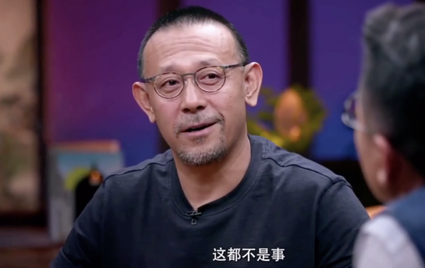 站著掙錢的姜文還是“跪”下了,順帶自己打了自己一巴掌 站著掙錢的姜文還是“跪”下了,順帶自己打了自己一巴掌