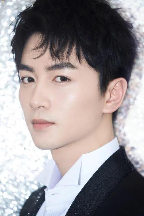 《突圍》斬獲收視冠軍，陳曉劇中造型和以往判若兩人