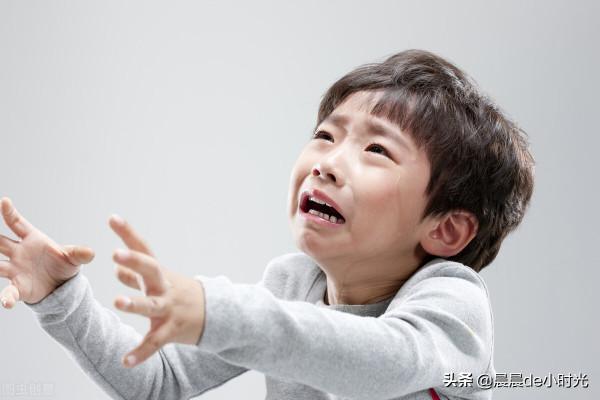 媽媽,我的玩具掉在馬桶裡了,快來幫幫我 媽媽,我的玩具掉在馬桶裡了,快來幫幫我