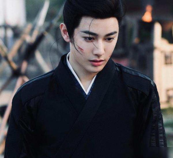 郭晉安變蠟像、陳浩民成“蛇精”，這些男星咋就想不開要去動臉呢