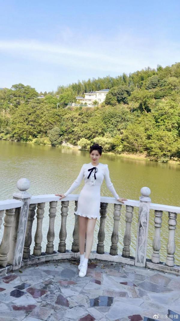 鳳凰網主持人朱梓橦 鳳凰網主持人朱梓橦