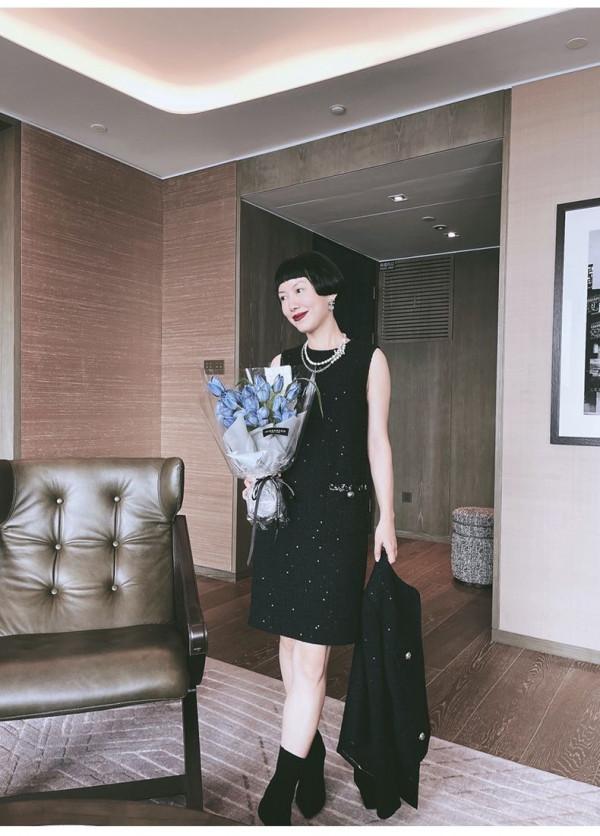 上了年紀的女人別痴迷長髮,這位大姐蘑菇頭配高階感穿搭,美呆了 上了年紀的女人別痴迷長髮,這位大姐蘑菇頭配高階感穿搭,美呆了