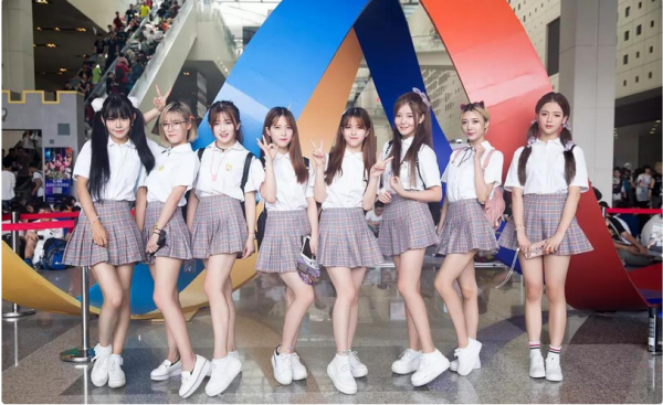 楊超越：從流水線打工人到走紅，讓多少二代們不服氣但又無可奈何