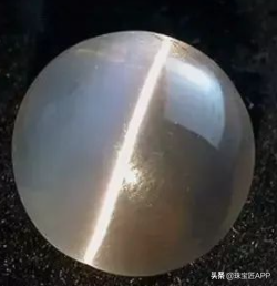 同樣有“貓眼”,為什麼價值天差地別?貓眼效應寶石大盤點 同樣有“貓眼”,為什麼價值天差地別?貓眼效應寶石大盤點