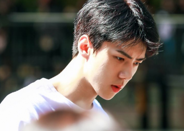 被星探發掘時，袁潔瑩在吵架，王俊凱在廁所，他被追著跑了6條街