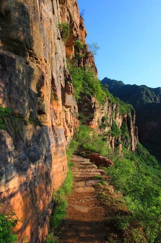 遊太行璧掛公路