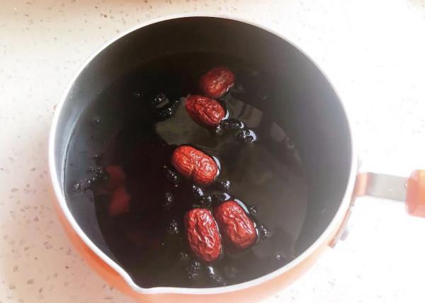 女人30歲以後，這4菜3果要多吃，富含“花青素”，常吃面板顯年輕