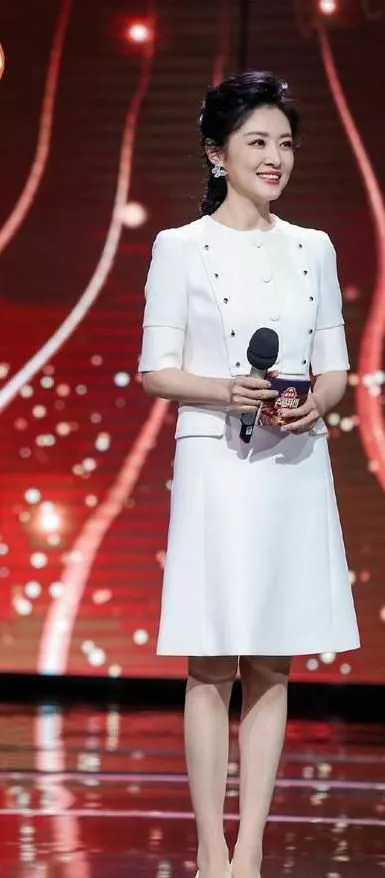 央視主持人周濤：知性幹練優雅美麗（珍藏版）