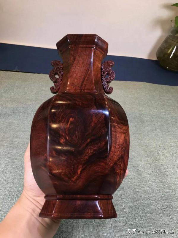 越南黃花梨,老油梨「八稜瓶」擺件,高24cm直徑13.5cm重1268克 越南黃花梨,老油梨「八稜瓶」擺件,高24cm直徑13.5cm重1268克